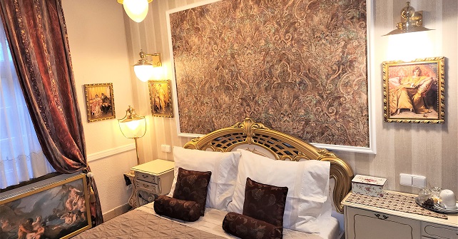 ROOM BOHEMIAN BURLESQUE